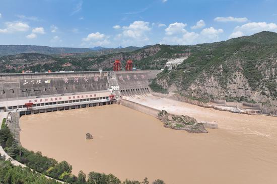 Sanmenxia Reservoir discharges water to clear up sediment in Yellow River